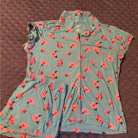 Kyte BABY Blue Mama and Baby Pajamas with Pink Hibiscus Design - Picture 2 of 7